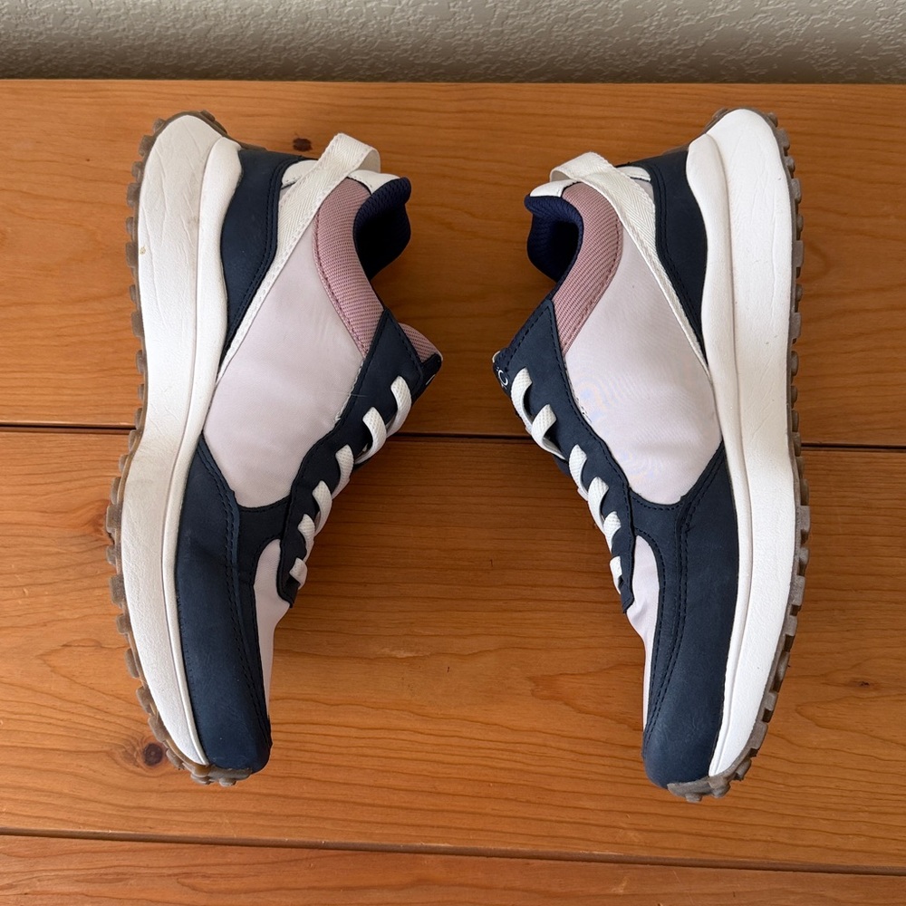 Ryka Athletic Shoes in Light Pink and Dark Blue - Picture 5 of 8